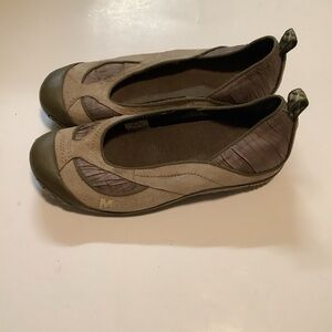 Merrell Women’s slip on hiking camping casual at leisure outdoor shoes size 85